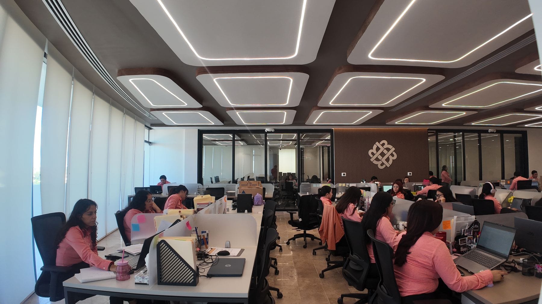 Oficinas con ventanal en DAM Business Center