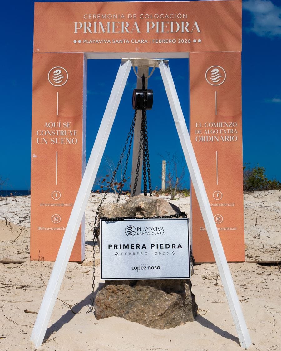 Placa de primera piedra de Playaviva Santa Clara, febrero 2026