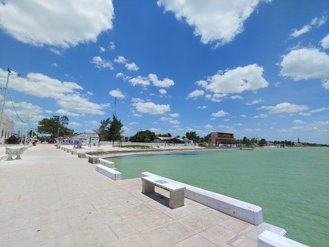 Malecón y playa de Telchac Puerto