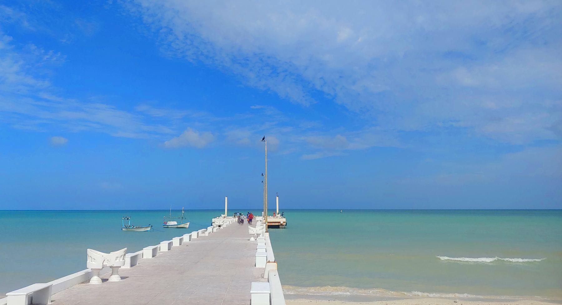Muelle de Telchac Puerto con lanchas